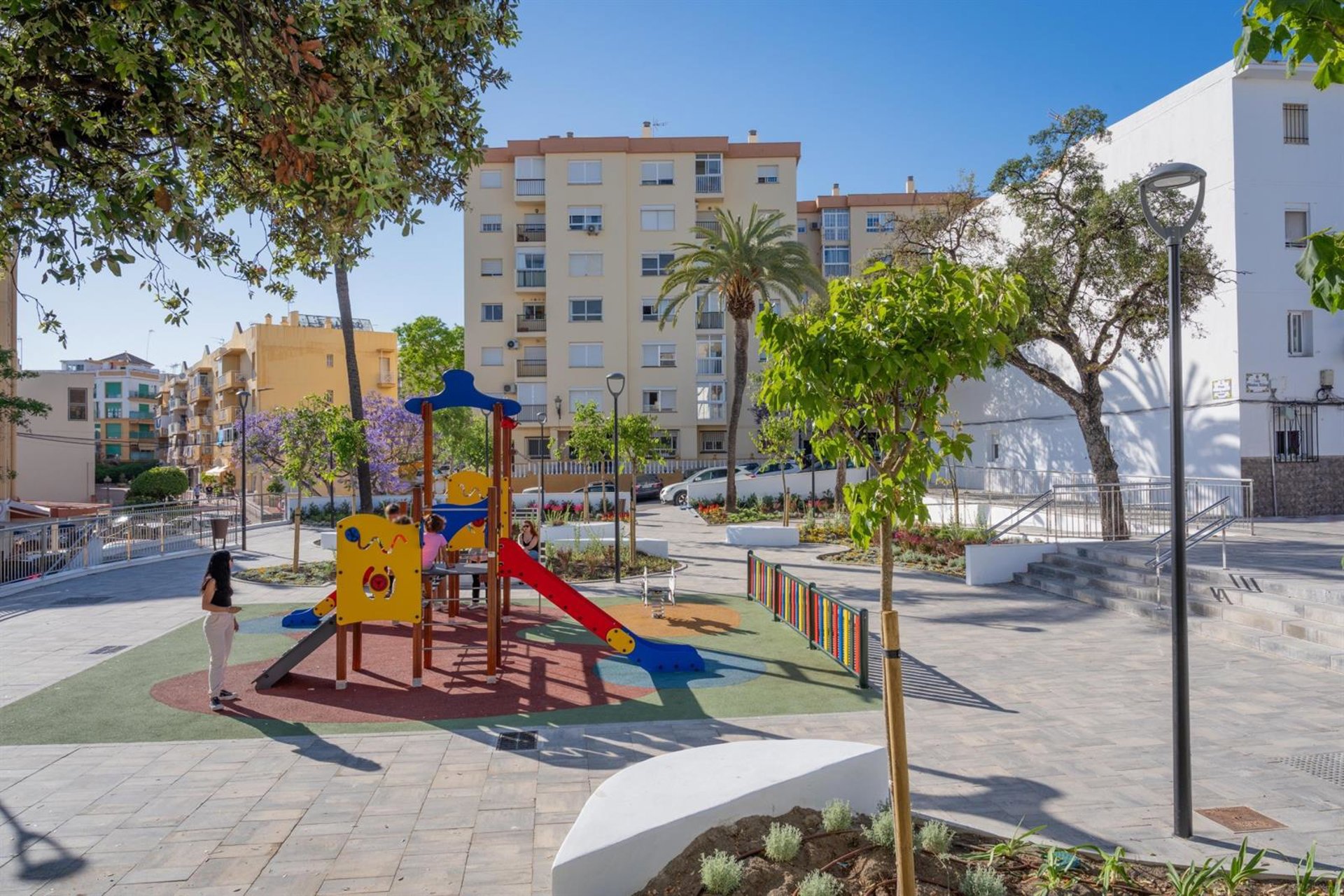 El Ayuntamiento de Estepona inaugura la plaza Manuel Requena 'Melilla'