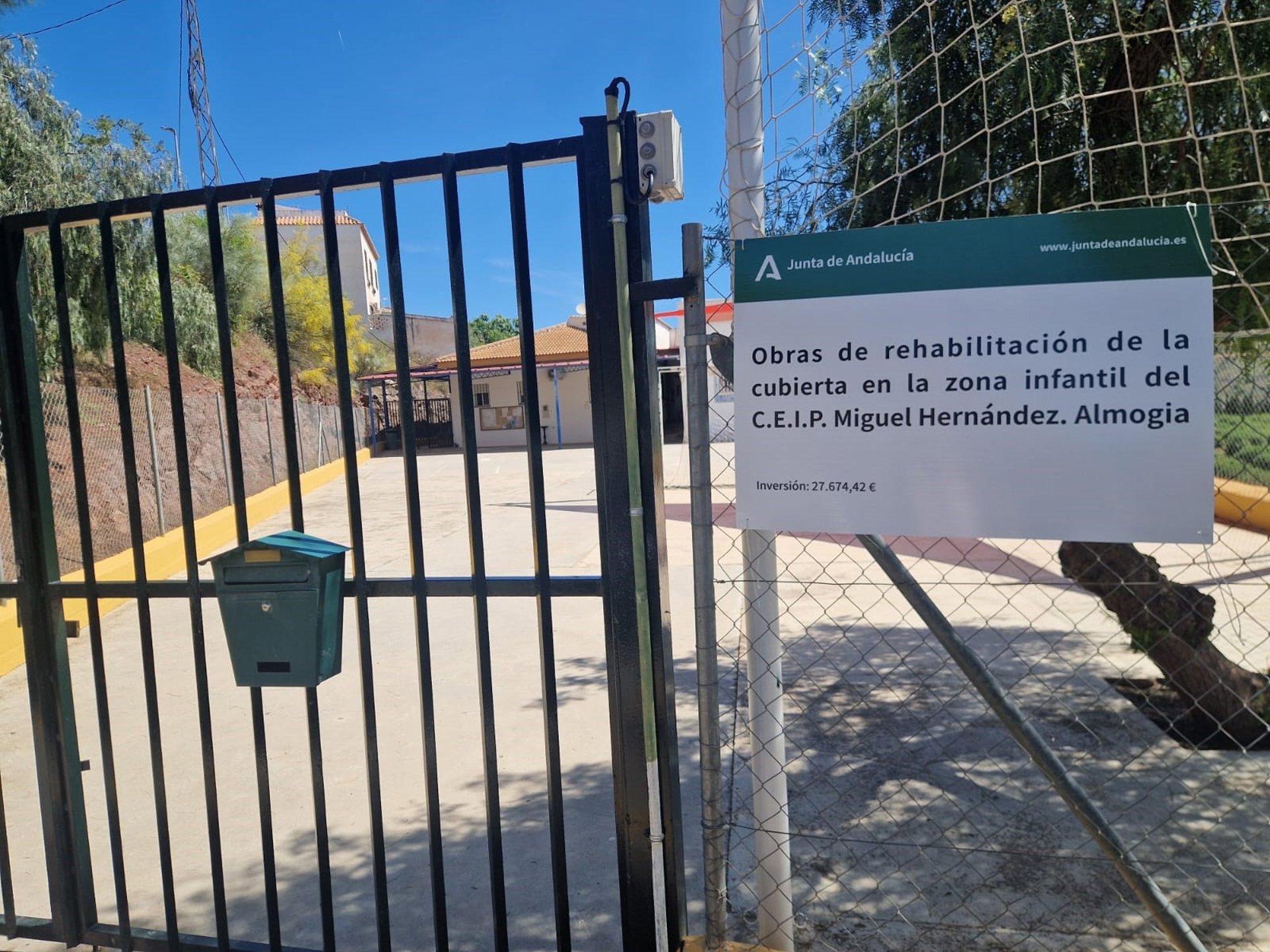 El CEIP Miguel Hernández de Almogía comienza la rehabilitación de la cubierta dañada por borrascas