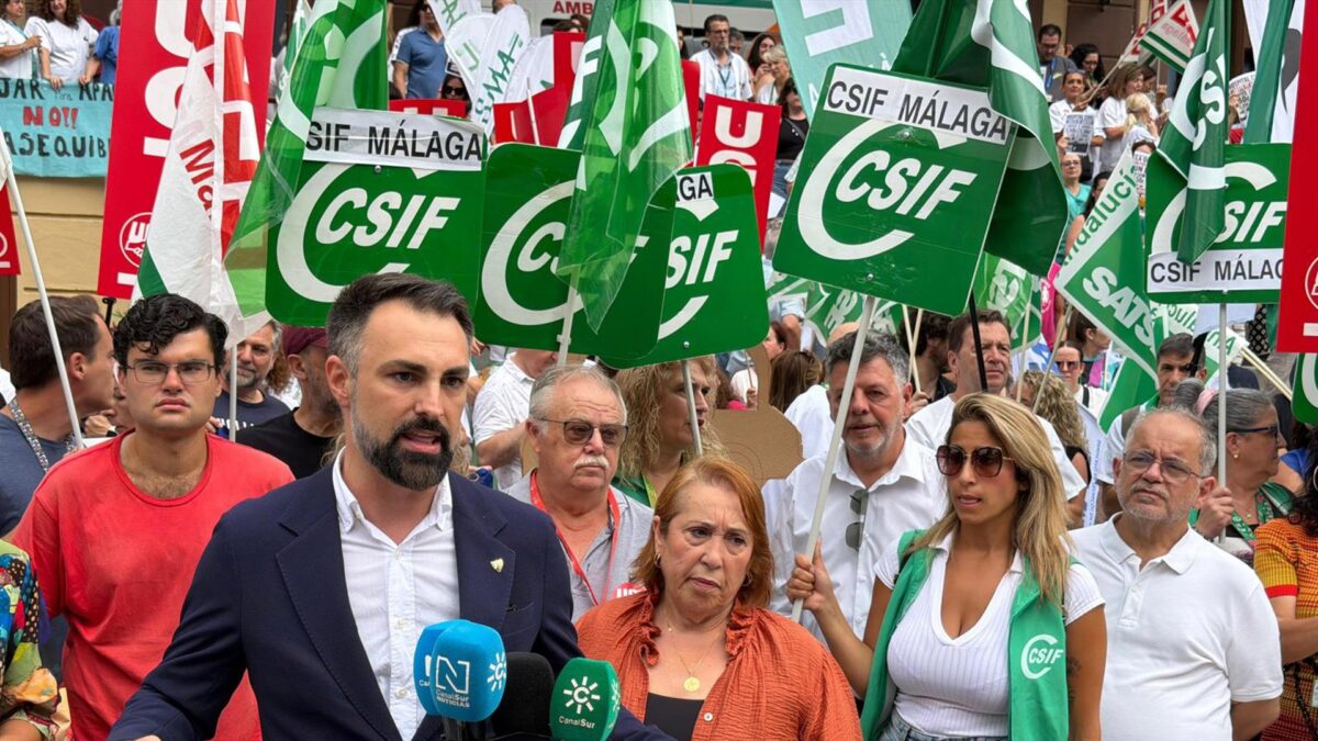 El PSOE critica "el copago sanitario" del PP por aparcar en el Hospital Civil de Málaga