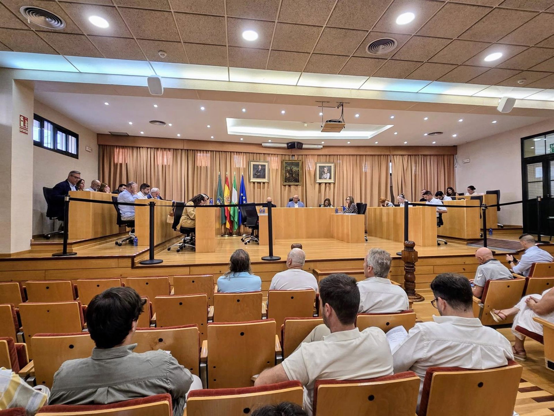 El Pleno de Vélez-Málaga aprueba el nombramiento de los Escudos de Oro de la Ciudad