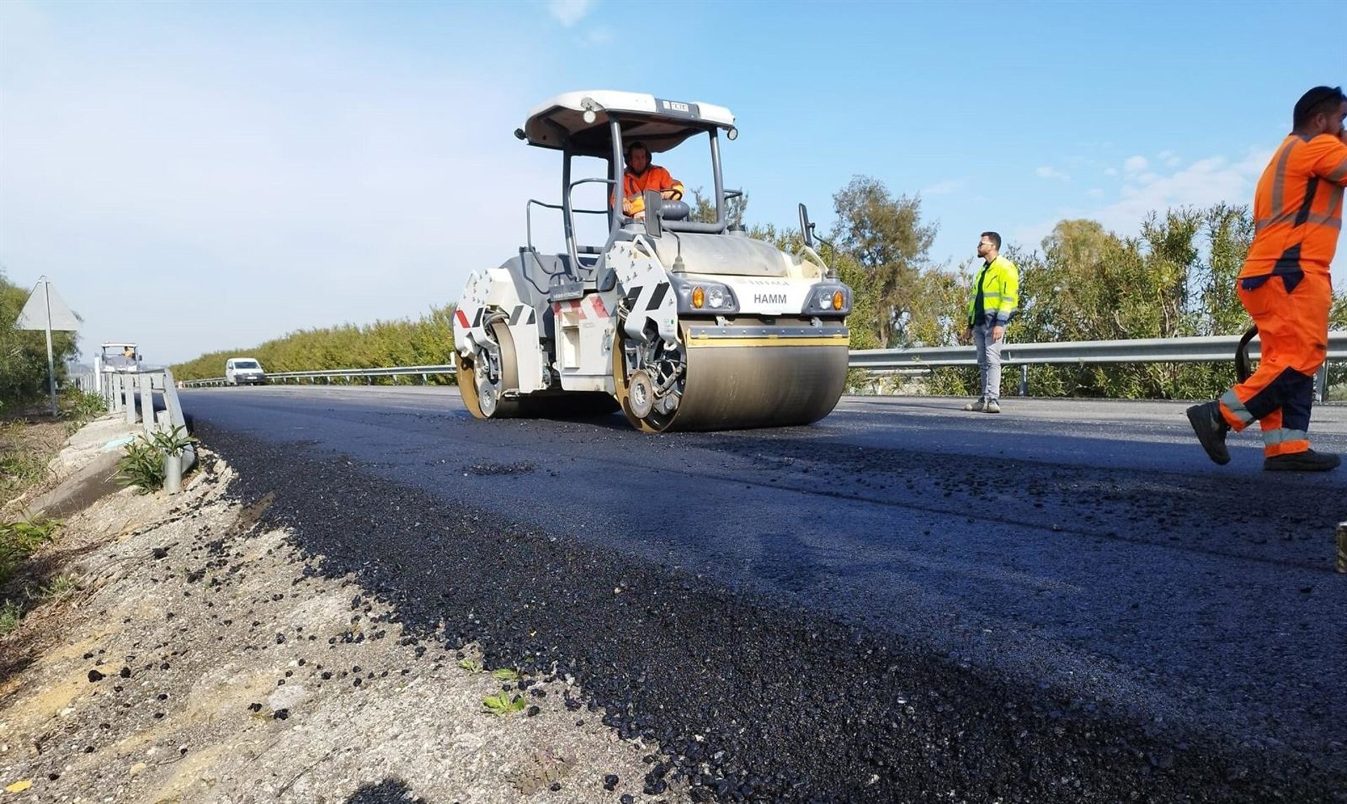 La Junta destina 17,5 millones en la renovación del firme de las carreteras de la provincia de Málaga