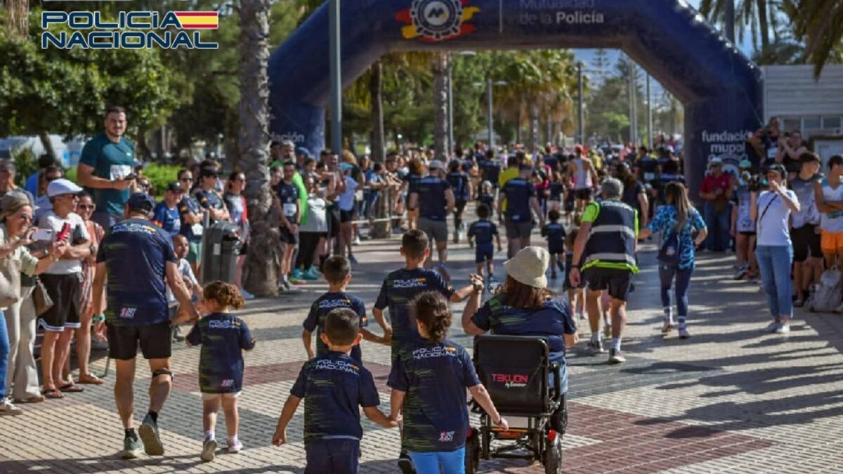 La Policía Nacional y cerca de 1.500 corredores celebran en Vélez-Málaga la 'III Ruta 091'