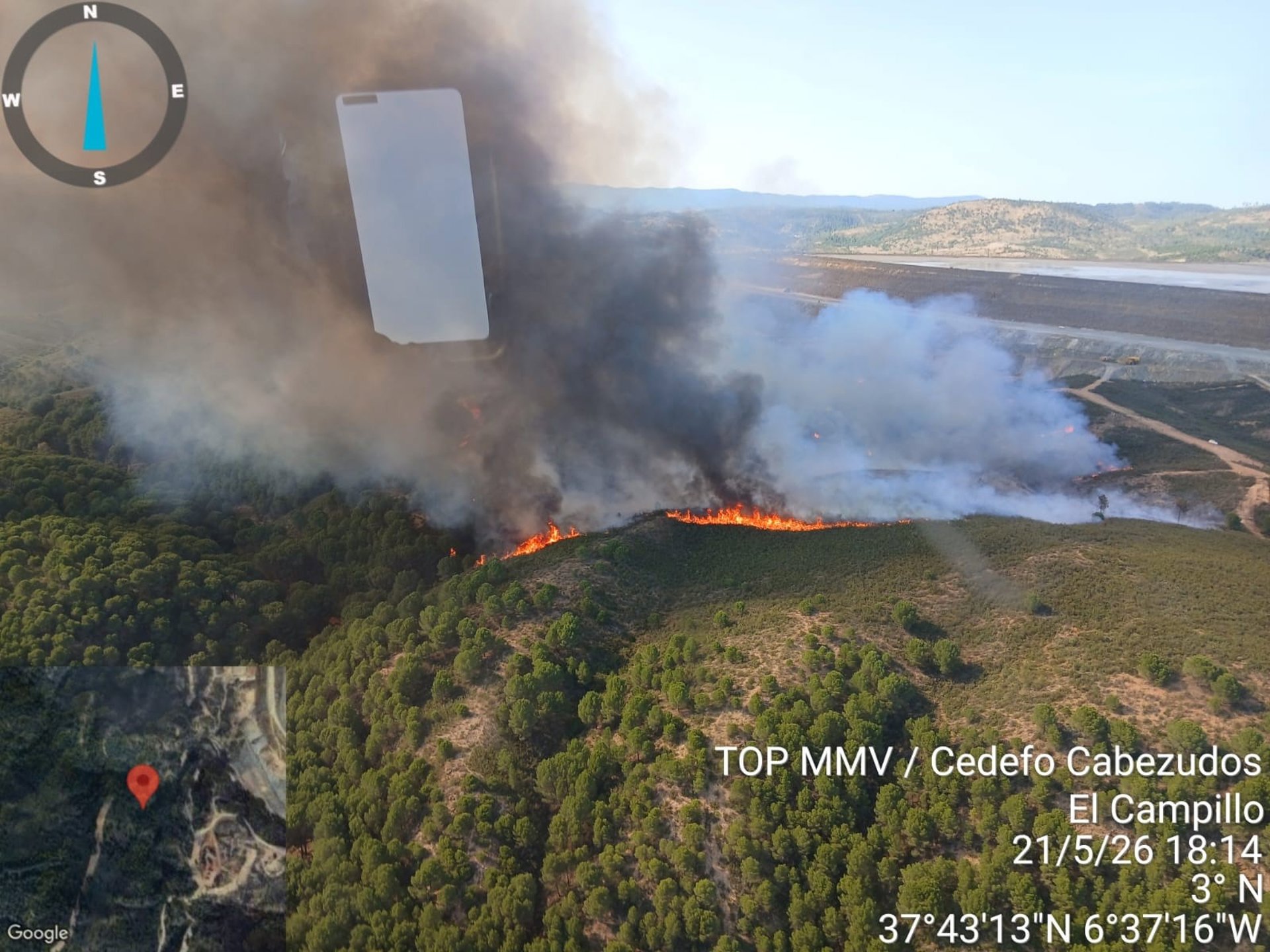 Los vecinos desalojados por el incendio de Canillas regresan a sus casas tras estabilizarse el fuego