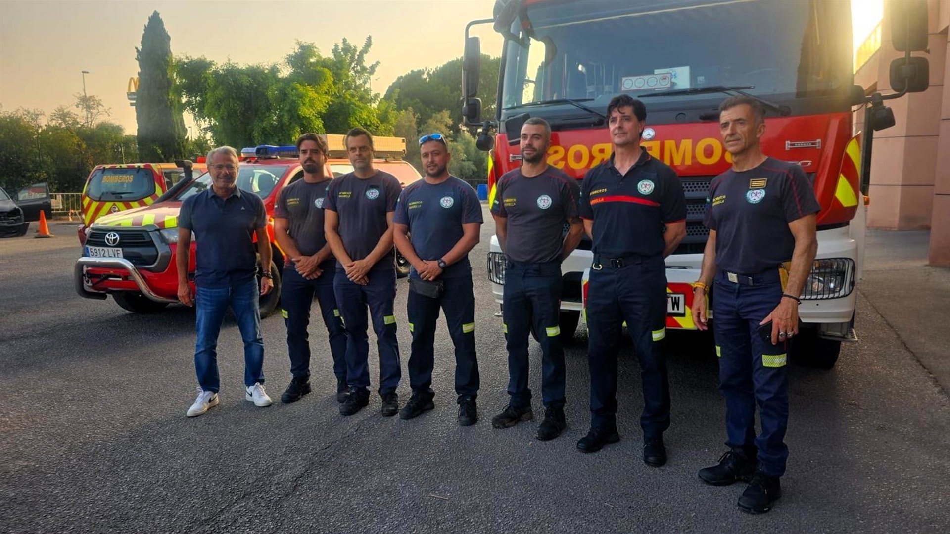 Marbella moviliza un equipo de cinco bomberos para reforzar las labores de extinción del incendio de Ávila