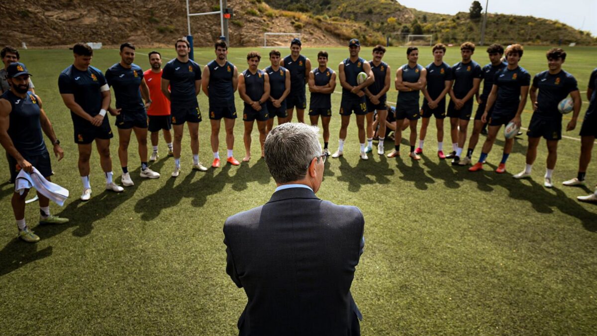 Presidente de Diputación saluda a la Selección Española de rugby 7, que prepara en Rincón las series mundiales