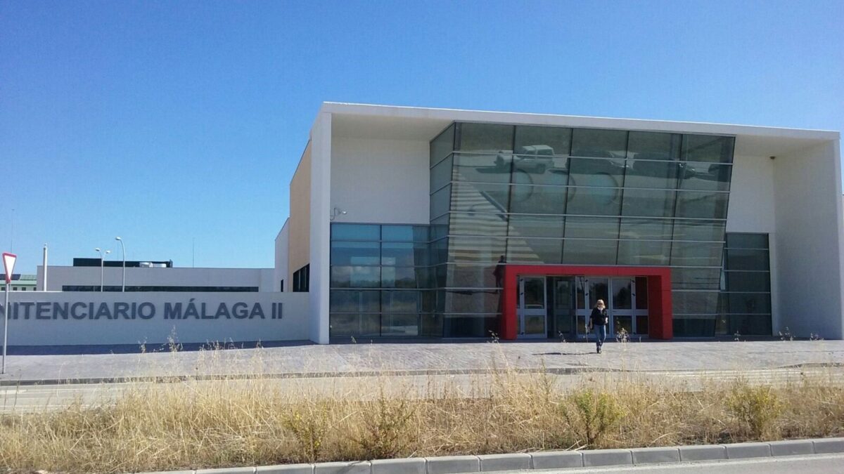 Un interno de la cárcel de Archidona se atrinchera al negarse a ser trasladado de módulo