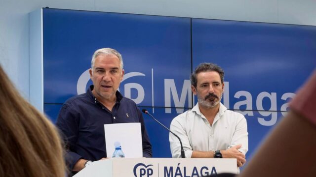 Bendodo acusa a Puente del atasco "perpetuo" en A-7, retroceso de la alta velocidad y un Cercanías "saturado"