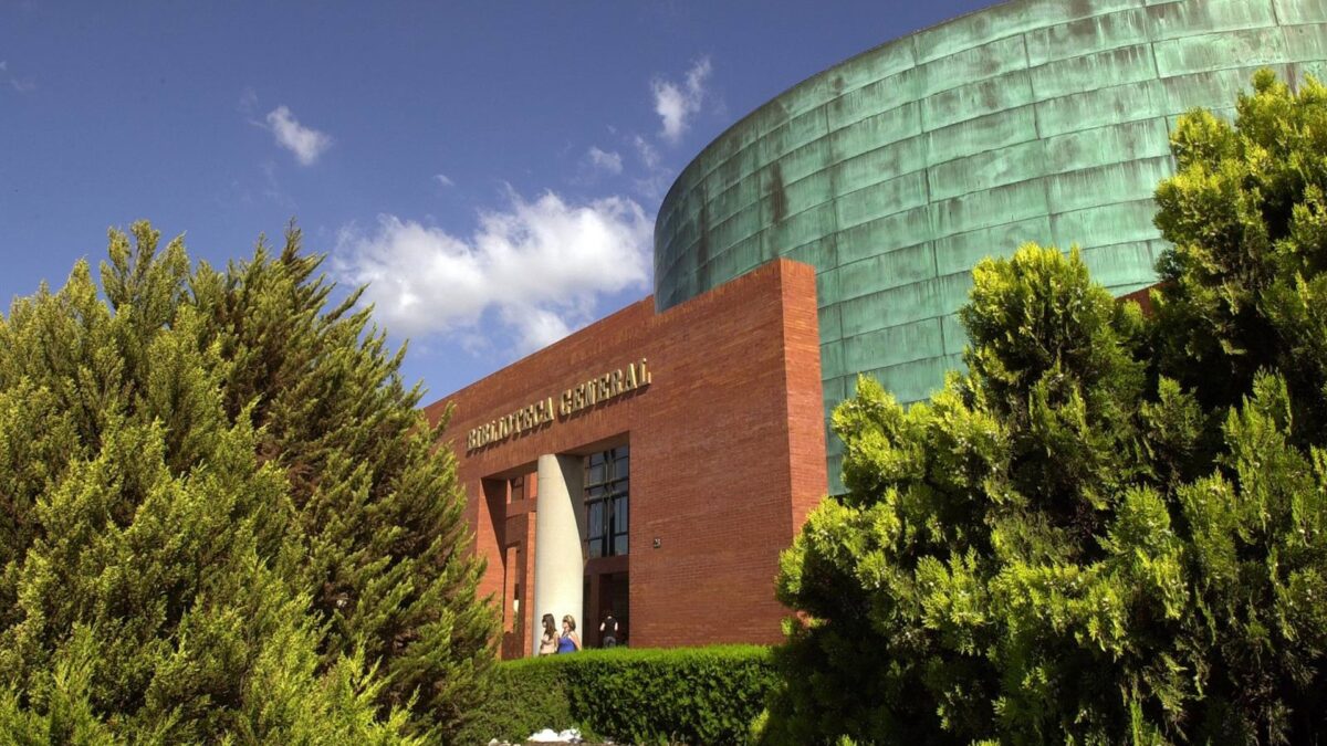 Bibliotecas de la UMA amplían horarios para facilitar preparación de exámenes