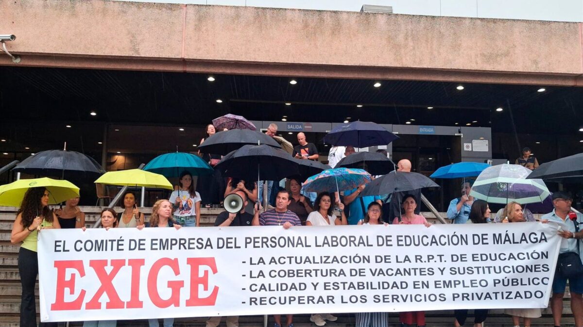 CSIF se concentra contra la "falta de cobertura" de puestos de personal no docente en los centros educativos