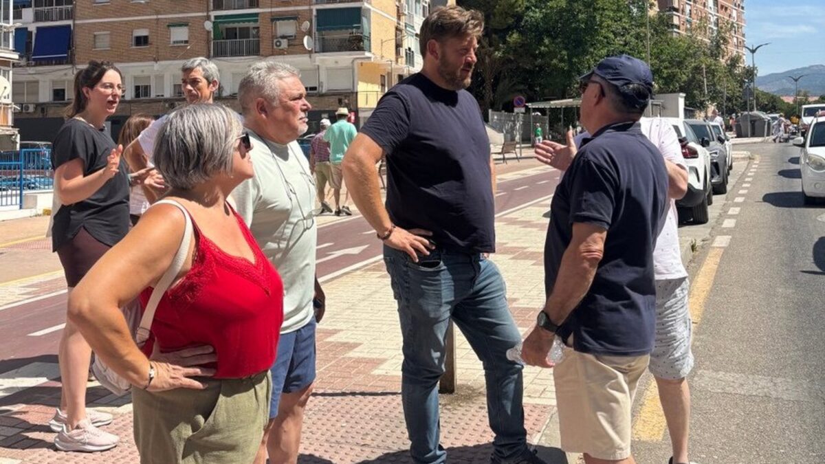 Con Málaga pide la apertura por las tardes del centro de mayores de Miraflores