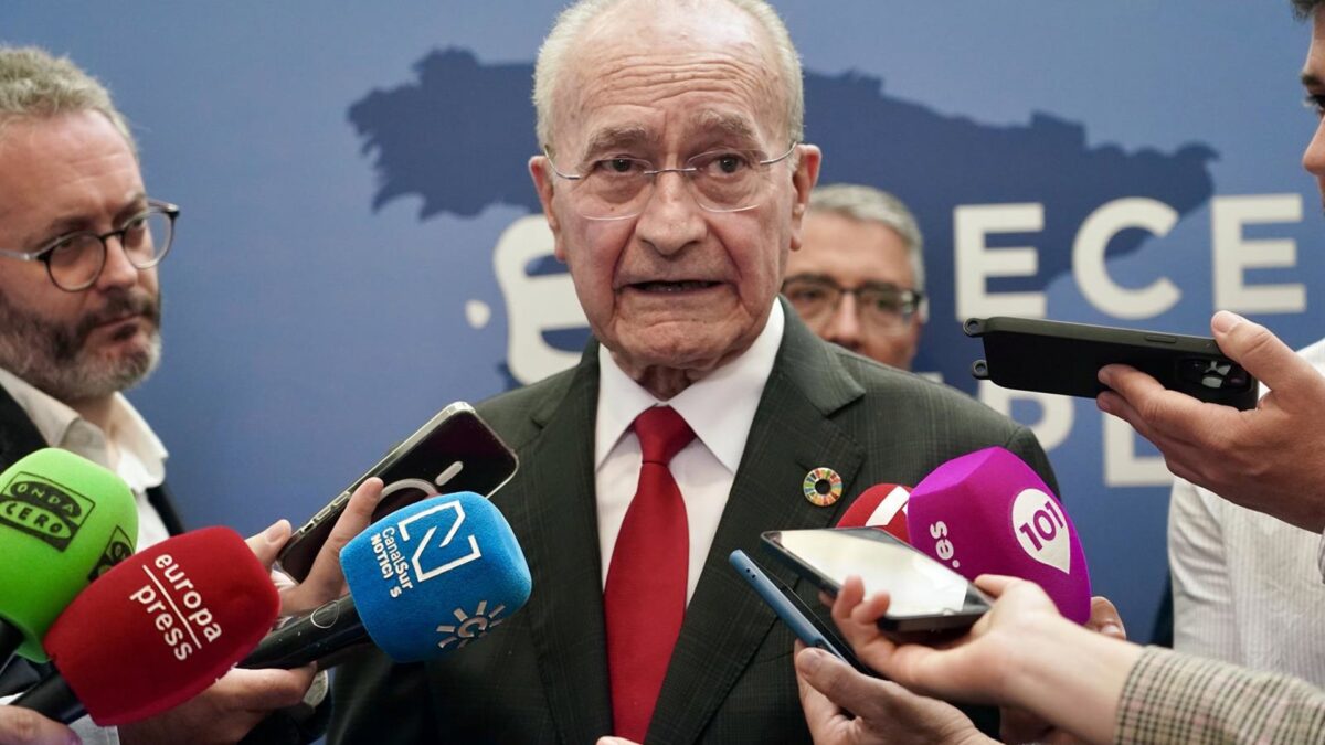 De la Torre dice que asentamiento de caravanas es "un tema pendiente desde hace tiempo" y pide "comprensión"