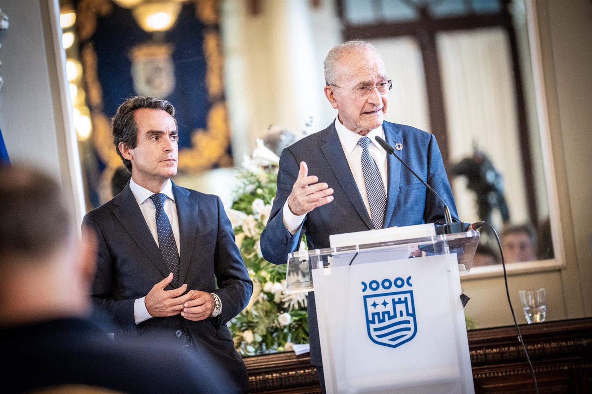 De la Torre ve un contexto político nacional "complejo" y apela a colaboración institucional y "no crear muros"