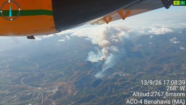 Desalojo preventivo de la urbanización Montemayor Alto por el incendio de Benahavís, que deja un herido
