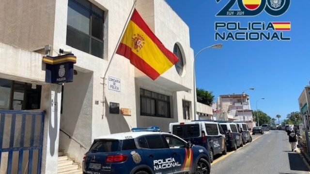 Detenida una mujer con más de 200 antecedentes y reclamada por ejercer carterismo en Torremolinos
