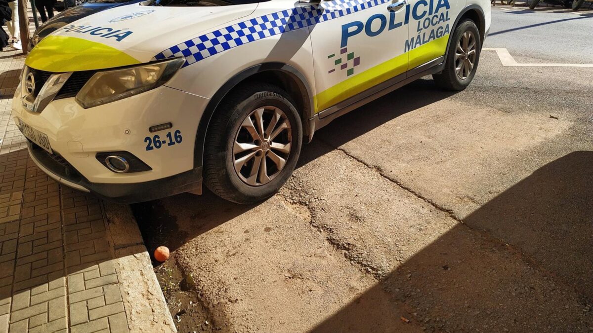 Detenido en la capital por agredir a su pareja, a la que agarró por el cuello y lanzó contra el suelo