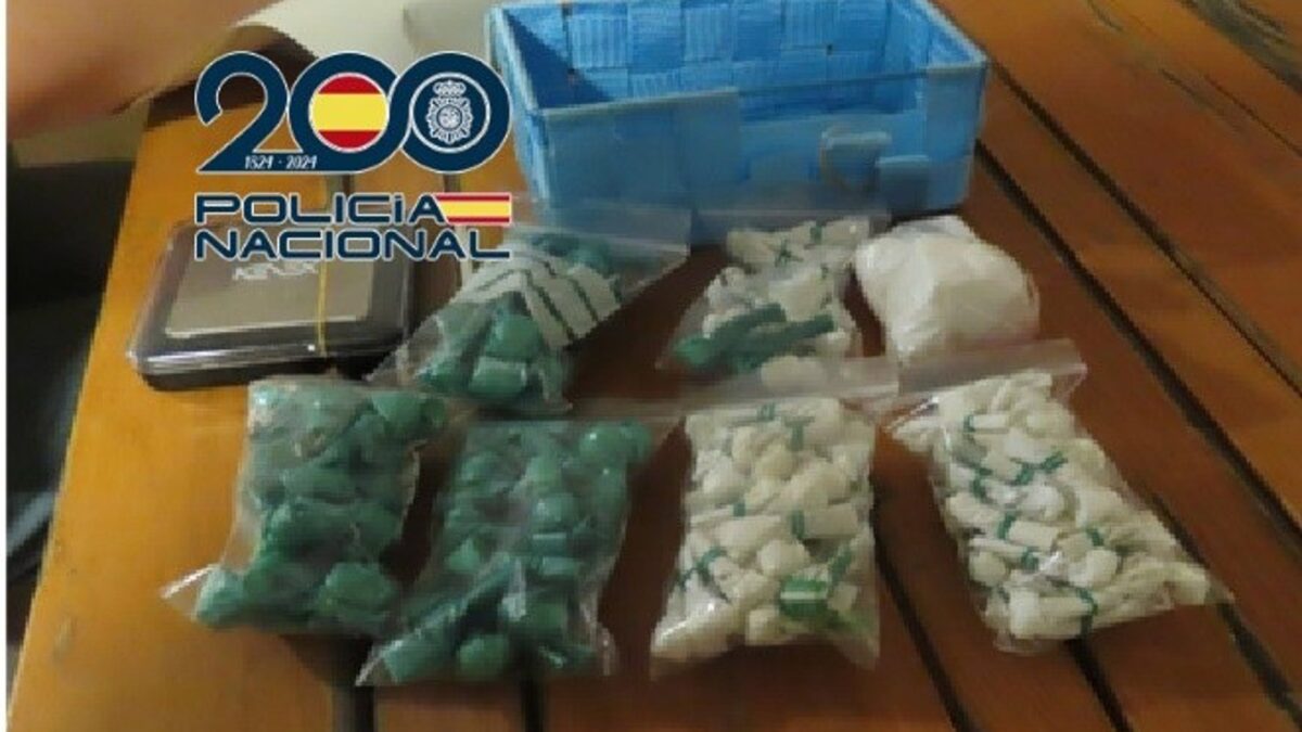 Detienen a una pareja por estar al frente de un punto de venta de cocaína en Estepona