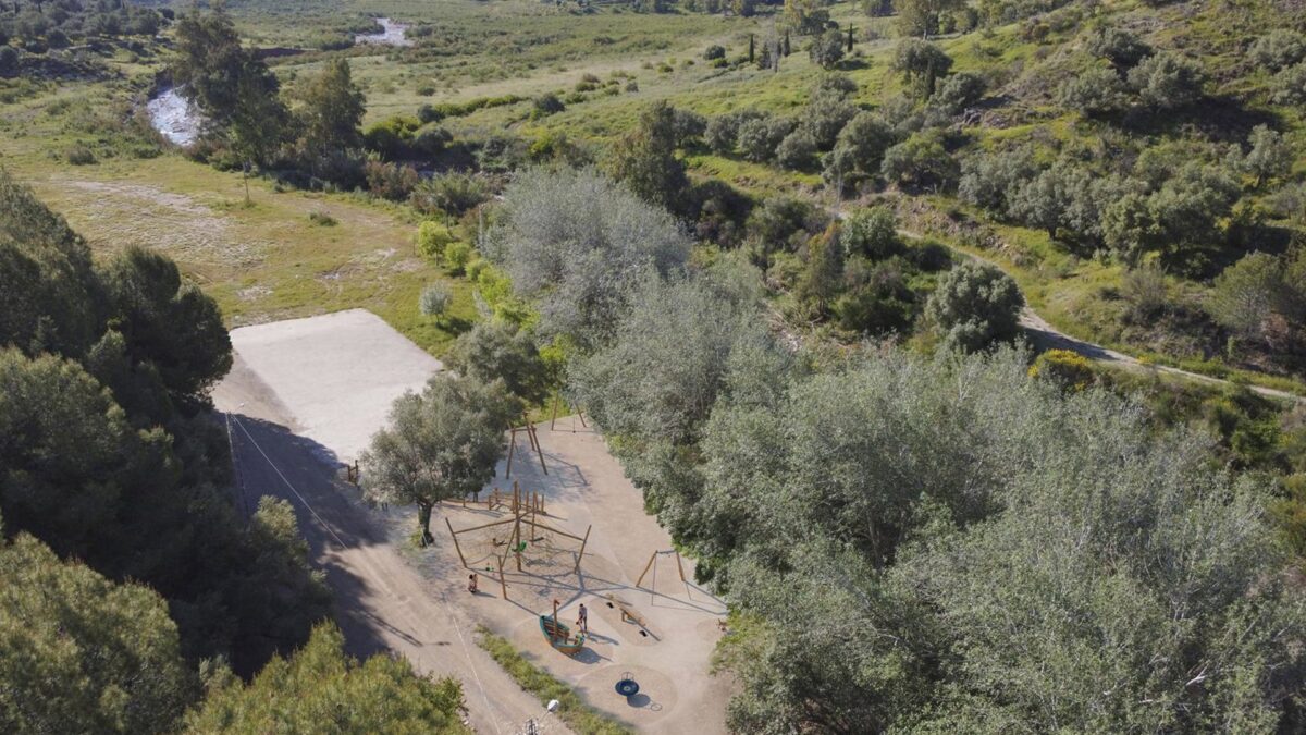 Diputación sigue la mejora del entorno del pantano de La Viñuela e invierte 619.000 euros en el área recreativa