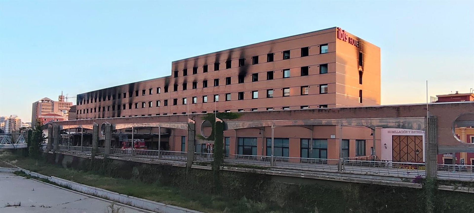 El Ayuntamiento exige retirar el sistema de climatización del hotel afectado por el incendio