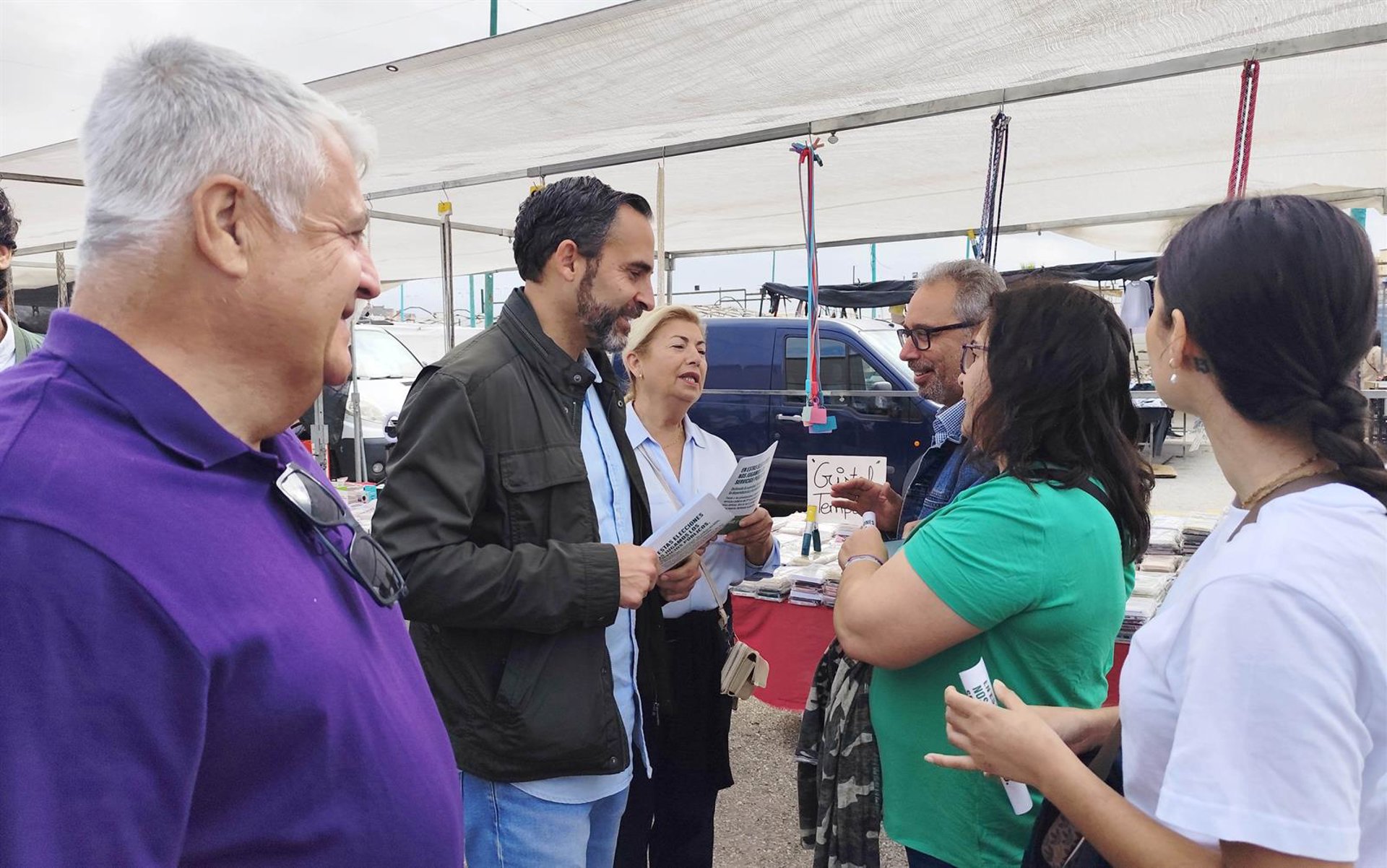 El PSOE afea que el alcalde "vende Málaga trocito a trocito" mientras "abandona a quienes la sostienen"