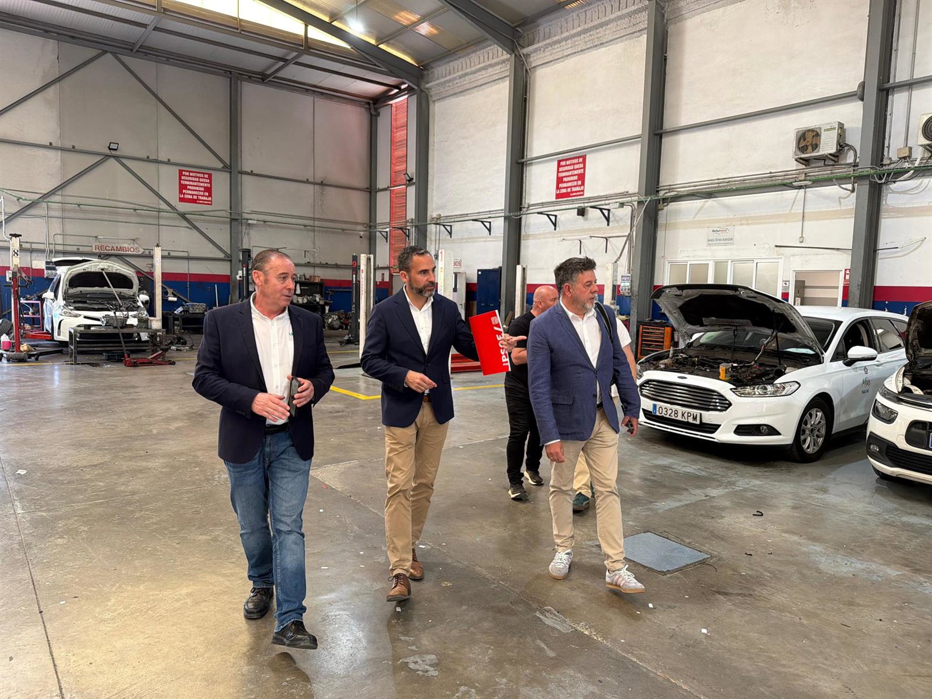 El PSOE muestra su apoyo al sector del taxi frente "al crecimiento desmesurado de las VTC en Andalucía"
