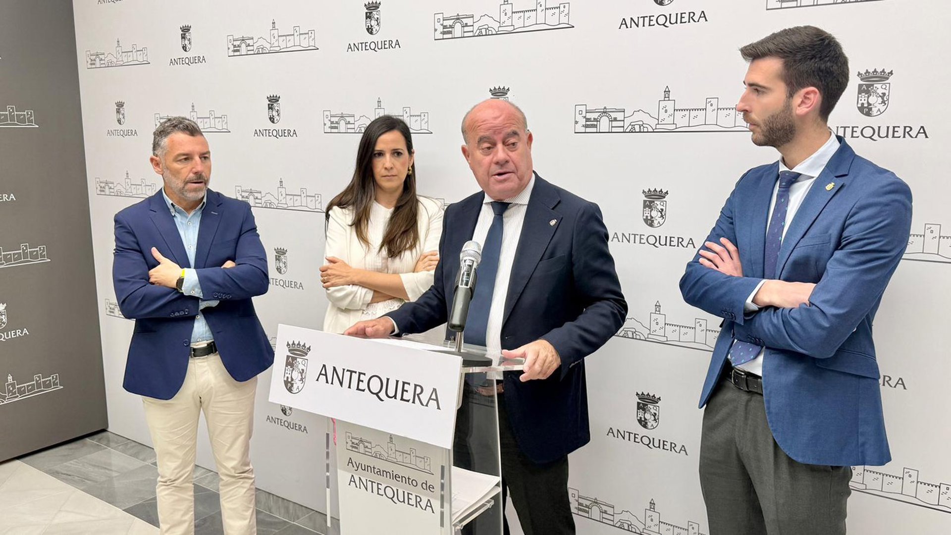 El alcalde de Antequera destaca la "solvencia y capacidad inversora" del Ayuntamiento
