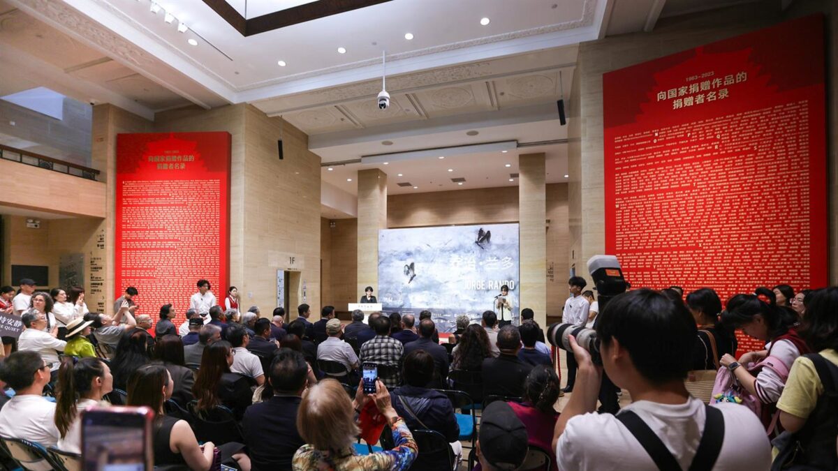 El artista malagueño Jorge Rando expone en el Museo Nacional de Arte de China