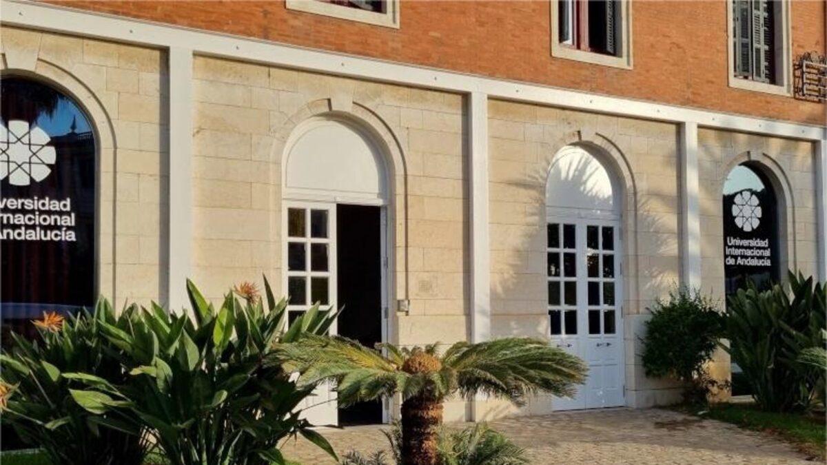 El puerto, la tecnología educativa y los antibióticos, en los tres cursos de verano de la segunda semana