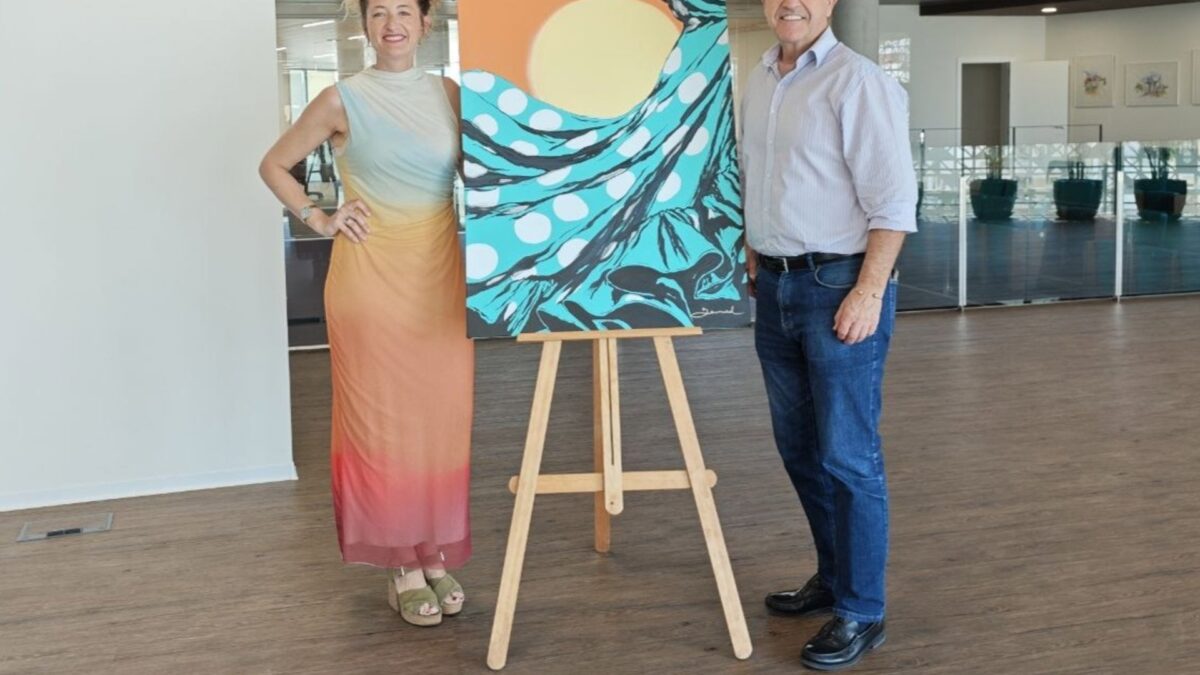 Estepona presenta el cartel anunciador de la Feria y Fiestas Mayores 2026 a cargo de la artista Marta Bernad