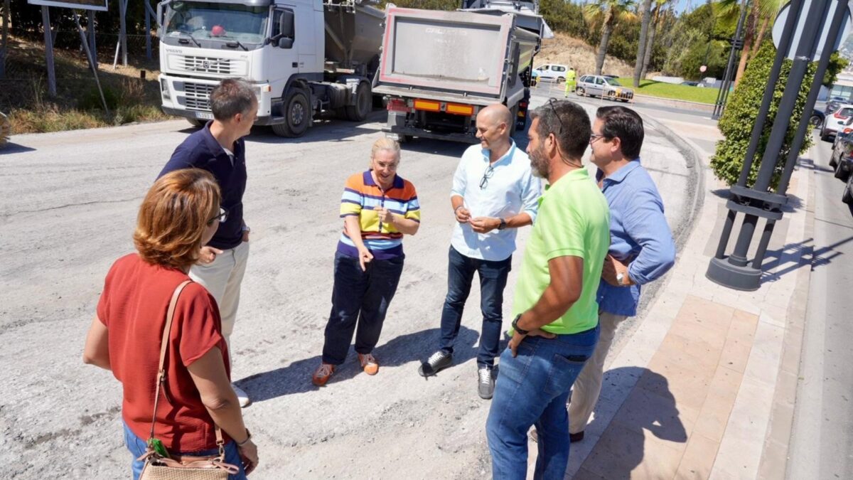 Fuengirola comienza la renovación de su asfaltado en una docena de vías