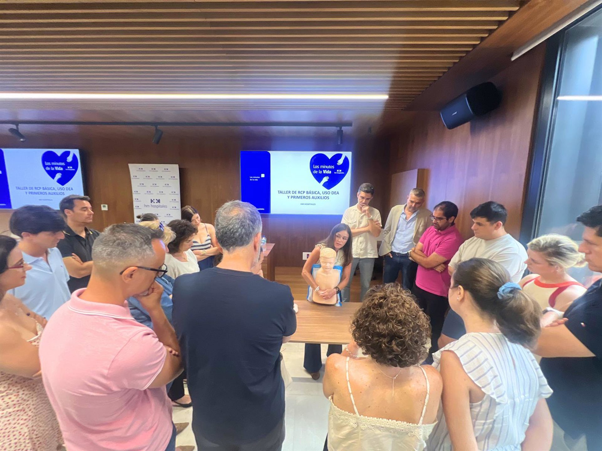 HM Hospitales forma a farmacéuticos de la provincia para salvar vidas ante un paro cardiaco