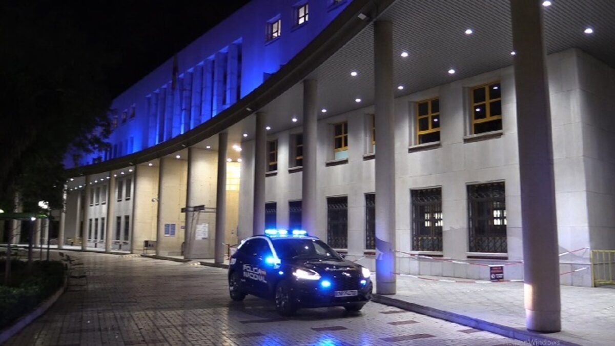 Investigan el hallazgo del cadáver de un hombre en una vivienda y descubren 280 kilos de cocaína