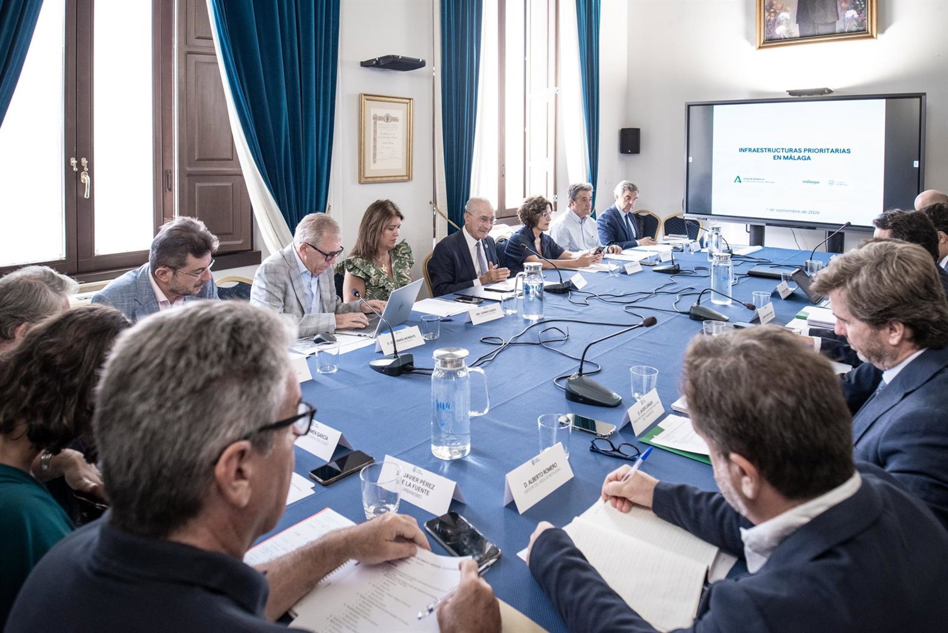 Junta y Ayuntamiento de Málaga acuerdan crear una comisión de transporte y movilidad para avanzar en proyectos