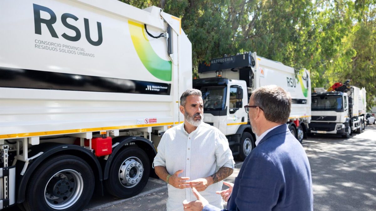 La Diputación invierte 900.000 euros en tres nuevos camiones para mejorar la recogida de residuos urbanos