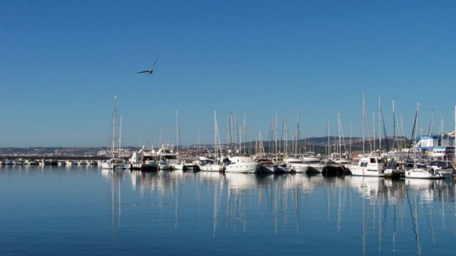 La Junta recibe once ofertas de empresas para la concesión del puerto de Estepona