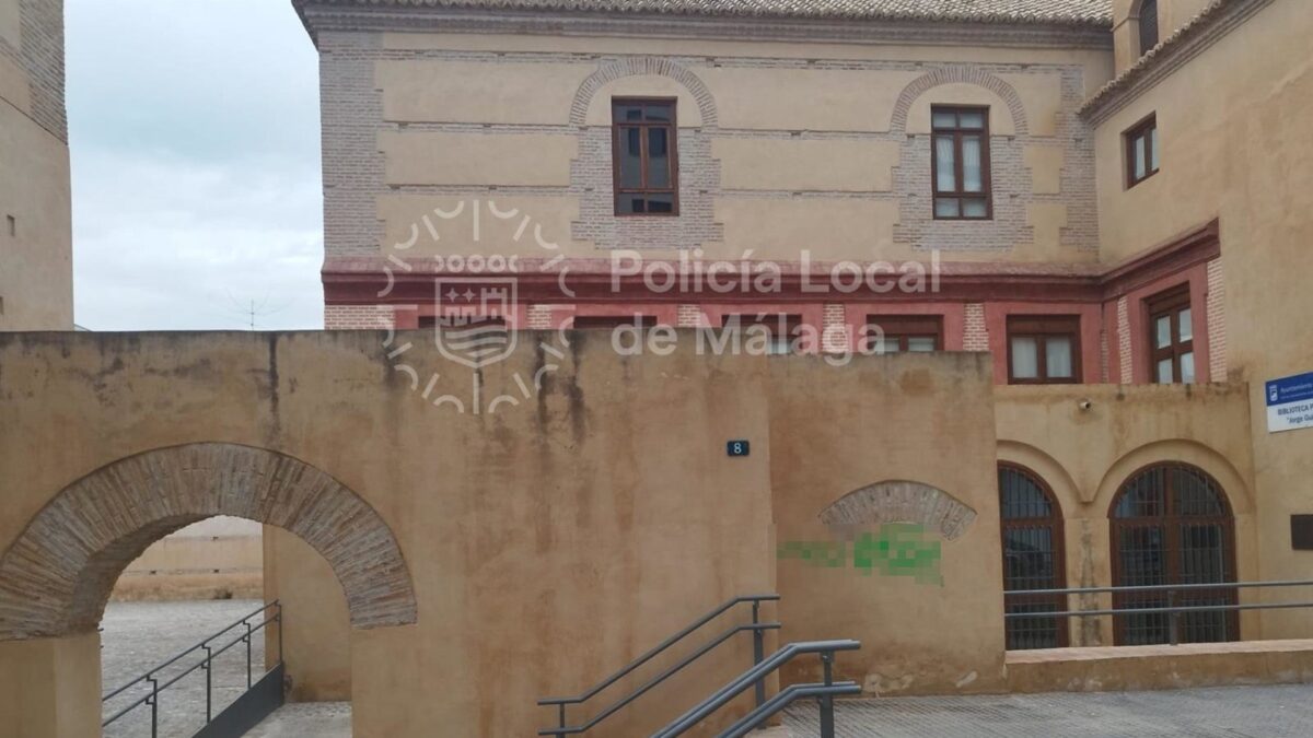 La Policía Local de Málaga identifica al autor de una pintada vandálica en el Convento de San Andrés