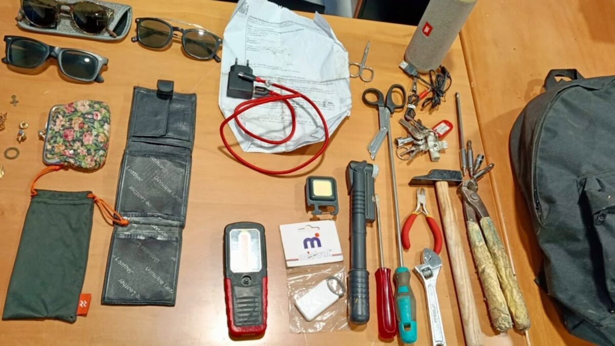 La Policía Local de Mijas refuerza la vigilancia y detiene a tres personas por robo en vehículos