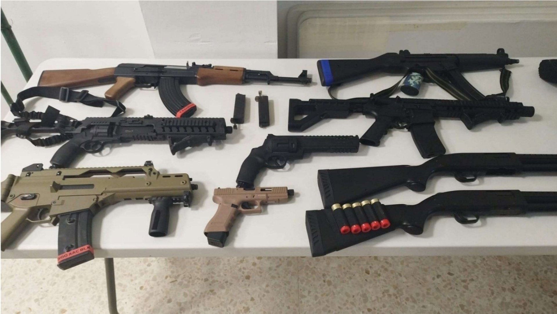 La Policía Local de Ronda interviene 12 armas de aire comprimido tras una denuncia vecinal