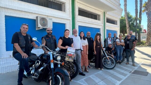 La Viñuela calienta motores para acoger a más de 150 coches y motos clásicas este domingo en el Road To Oasis