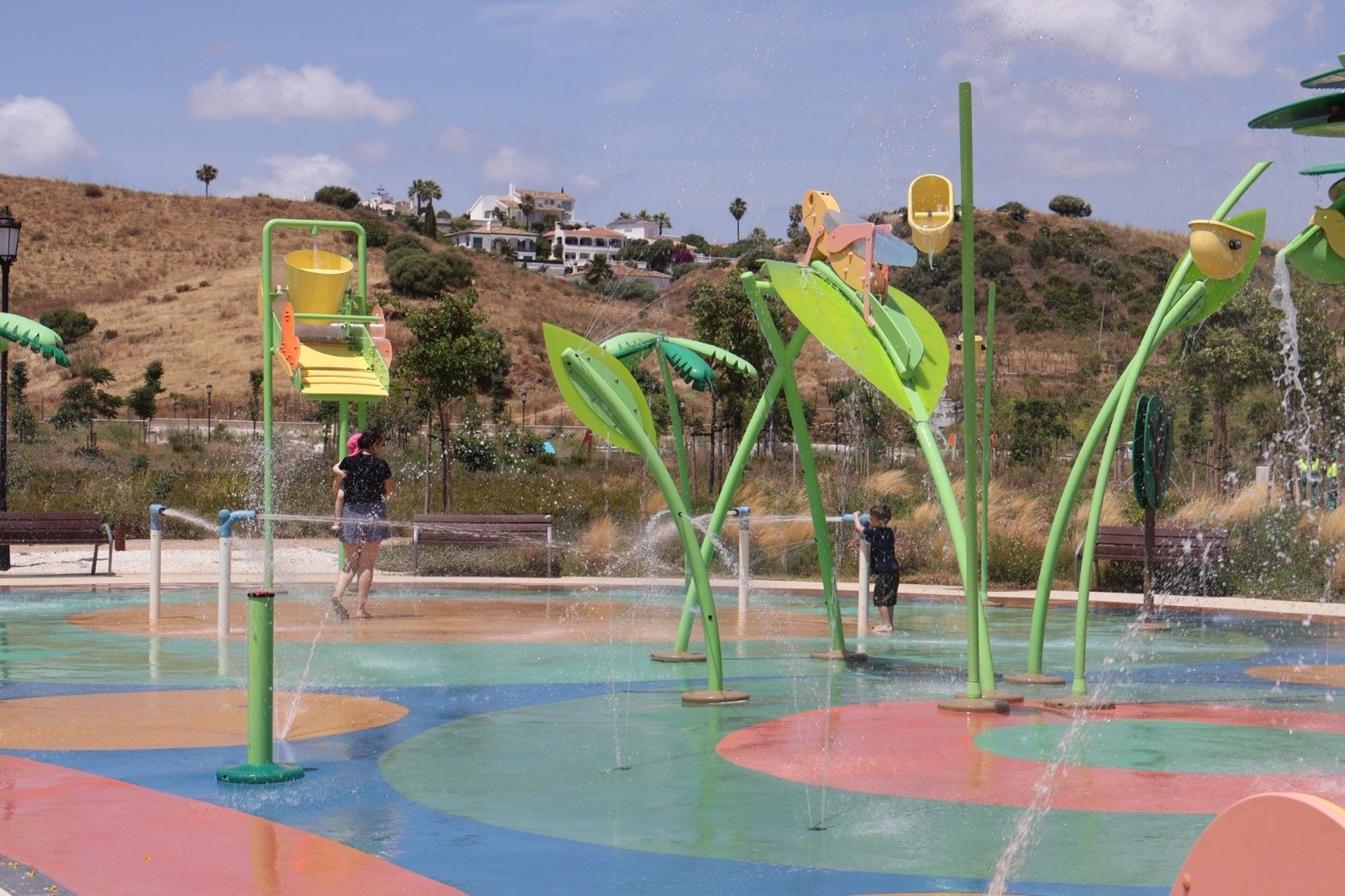 Mijas abre el 'splash park' del Gran Parque, una zona infantil acuática con 41 elementos interactivos