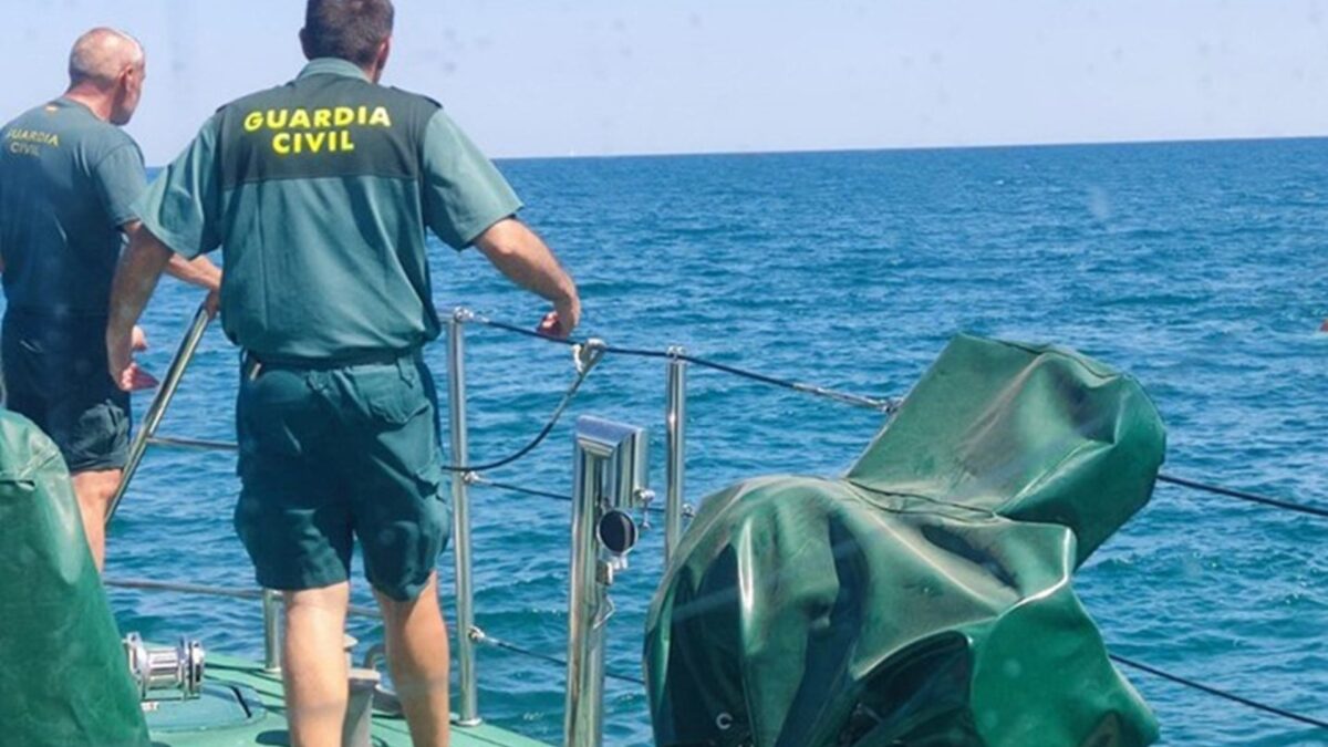 Muere un hombre al chocar una moto acuática y un barco en Fuengirola