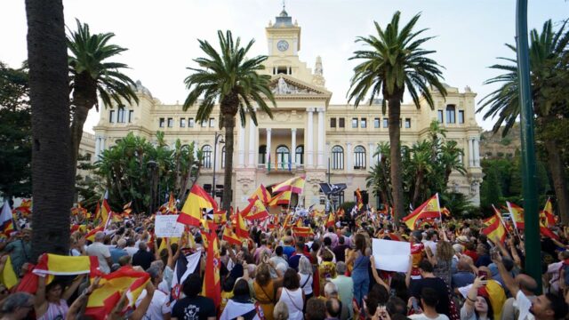 Pleno de Málaga reclama al Gobierno que restituya la normalidad en Ceuta y ejerza su competencia de seguridad