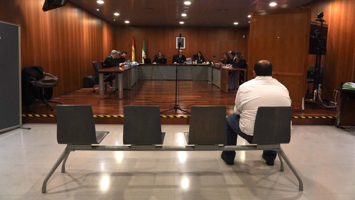 Policía dice que analizaron cientos de archivos con agresiones sexuales en investigación del cura