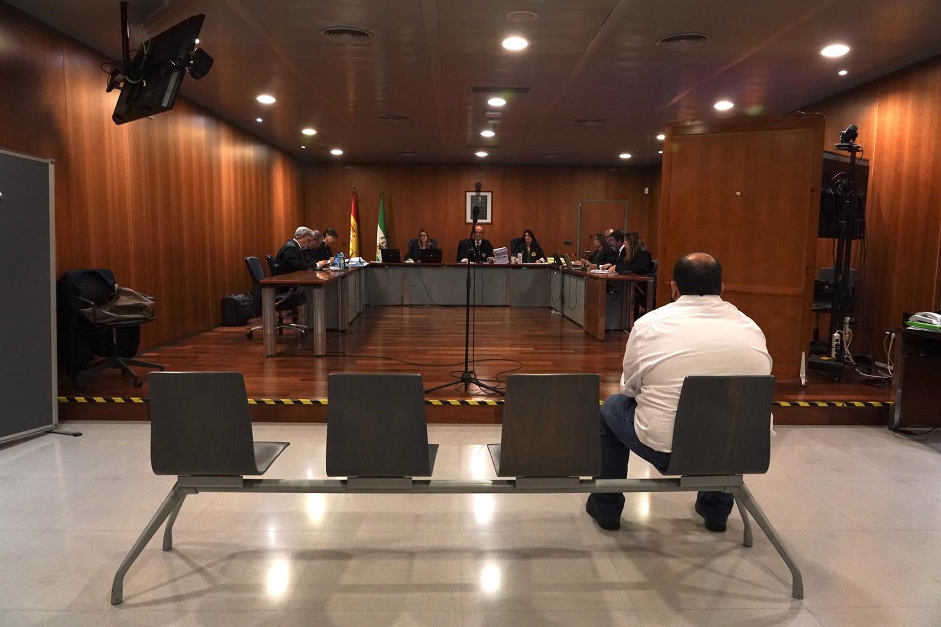 Policía dice que analizaron cientos de archivos con agresiones sexuales en investigación del cura