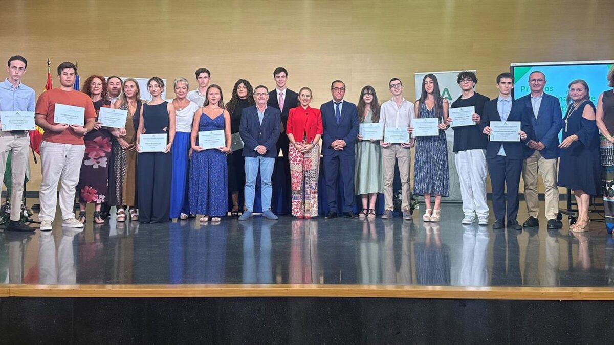 Reconocen con los Premios Extraordinarios de Bachillerato a 13 estudiantes de la provincia