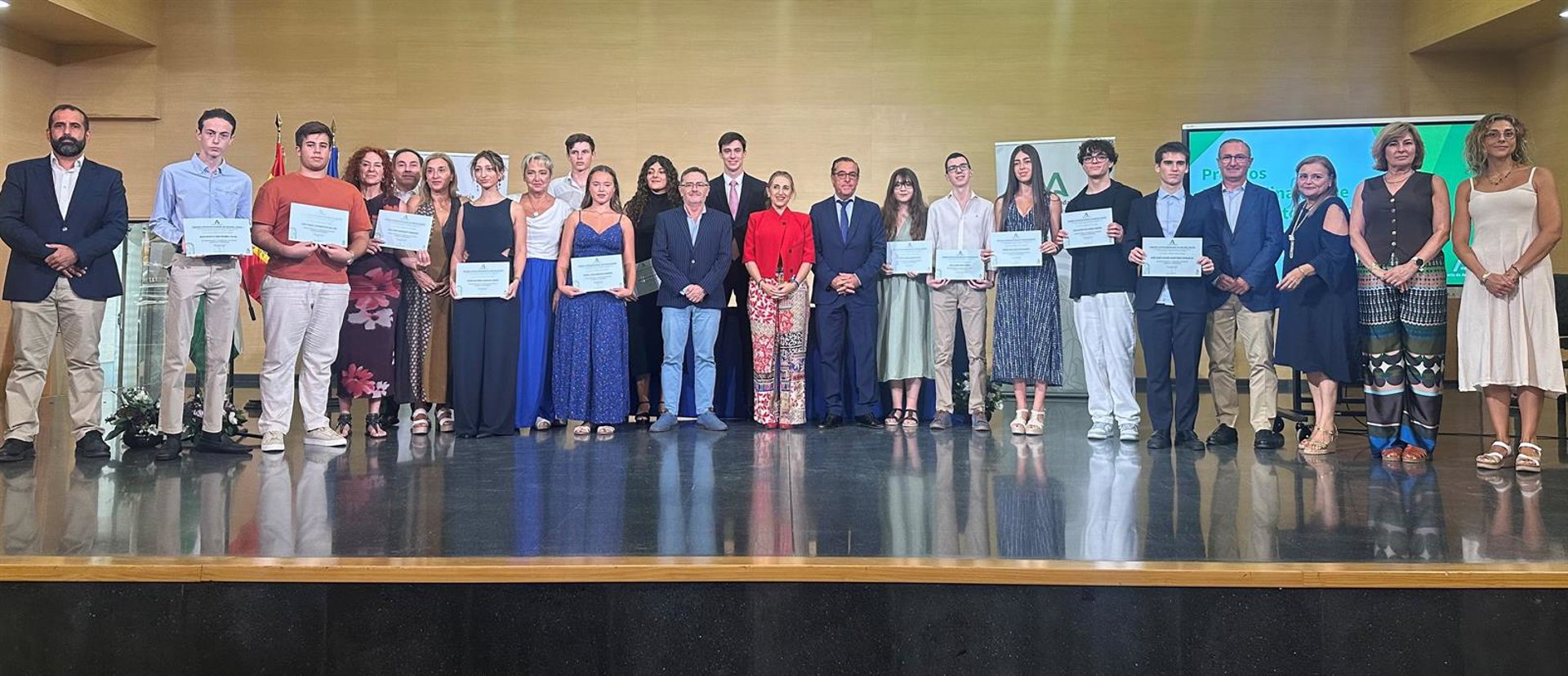 Reconocen con los Premios Extraordinarios de Bachillerato a 13 estudiantes de la provincia