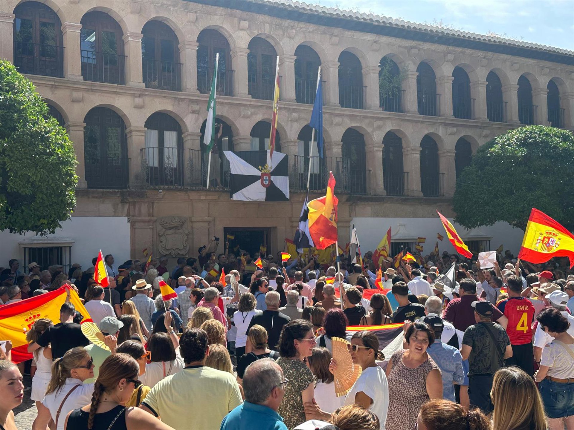 Ronda mantendrá la bandera de Ceuta en su Ayuntamiento hasta que la ciudad autónoma "recupere la normalidad"