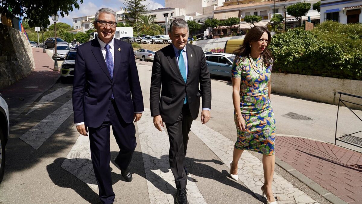 Sanz anuncia que en noviembre se inician las obras del Centro de Salud de Rincón de la Victoria