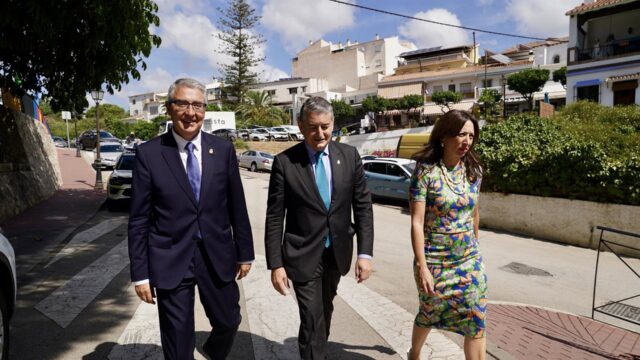 Sanz anuncia que en noviembre se inician las obras del Centro de Salud de Rincón de la Victoria