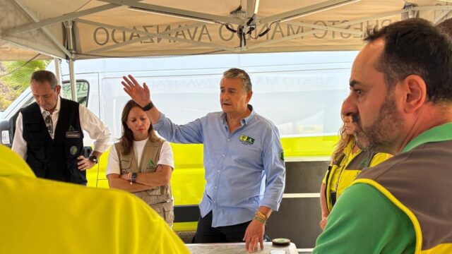 Sanz destaca complicación del incendio de Igualeja por fuertes vientos, pero "se aleja de la población"
