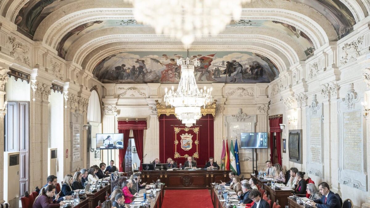 Tasa turística, vivienda y un estudio sobre el sinhogarismo, a debate en el pleno del Ayuntamiento de Málaga